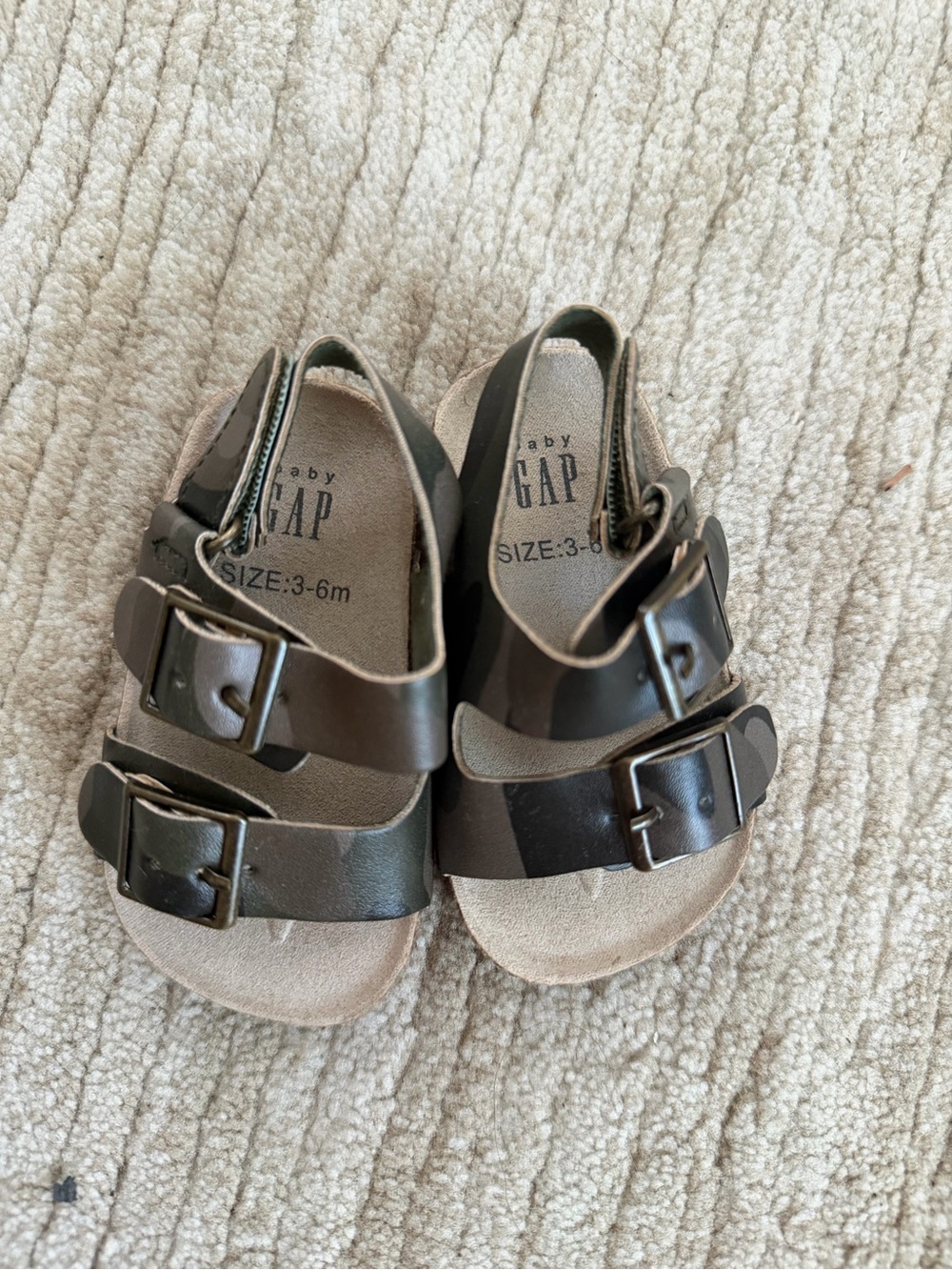 GAP Baby Olive Green Double Strap Buckle Sandals sz 3-6 months